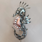 Metal art morski konjic skulptura