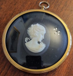 Peter Bates - camea minijatura u okviru