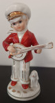 porculanska figura - dječak sa gitarom