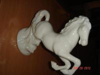 porculanska figura konja 25 cm