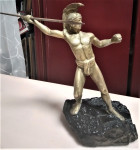 skulptura bacača  koplja