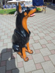 Skulptura psa-Doberman