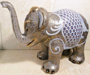 skulptura slona  u porculanu