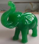 skulptura slona zelene boje