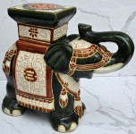 skulptura velikog zelenog slona u keramici