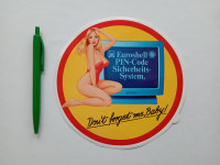 DJEVOJKA SHELL - NOVA SAMOLJEPLJIVA NALJEPNICA PROMJERA FI 17,5cm