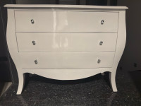 Komoda lakirana XORA Lesnina