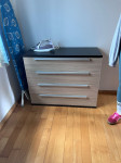 Vrlo lijepa komoda