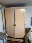 POKLANJAM dva ormara i komodu
