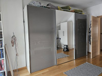 Trokrilni ormar s kliznim vratima 340x236