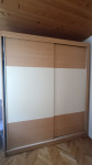 Veliki samostojeći ormar s kliznim vratima – 220 x 180 x 62 cm