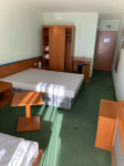 Hotelska soba namještaj inventar (spavaća soba, ormari) - Rabac, Istra