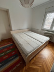Bračni krevet 180x200 (noćni ormarići i stol GRATIS)