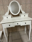 Stolić za šminkanje