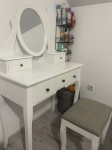 Stolić za šminkanje + stolica