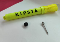 Kipsta ručna pumpa za lopte s iglom (Decathlon) | Ispravno