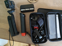 GOPRO HERO 11 BLACK ; 4 baterije ,punjac te tripod