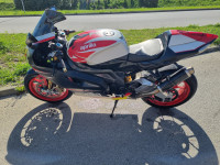 Aprilia RSV 1000 RR Factory 998 cm3