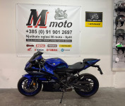 Yamaha R7