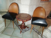 2 dizajnerske retro stolice.