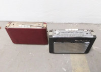 2 stara radio uređaja za dekoraciju Schaub-Lorentz.