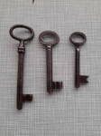 3 stara željezna ključa- 7,5 cm, 7,5 cm i 10 cm