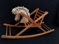 Art Deco dječja ljuljačka - konjić