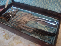 pribor za jelo za šest osoba *