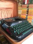 Biser - pisaća mašina