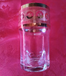 Čaša s pozlaćenim rubom