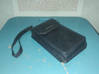 CaseMe kožna torbica za mobitele i kartice.