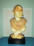 Figura mlade žene iz plemena Masai, alabaster, iz 1960-ih godina.
