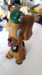 Gumena igračka - pas sa zelenim šeširom -