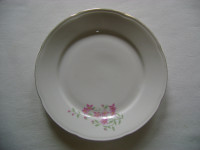 Jugoporcelan Titov Veles - desertni tanjur sa cvjetnim uzorkom