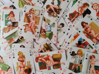 Kolekcionarske igraće karte s motivima pin-up djevojaka