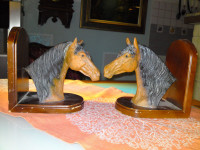 KONJ - DRŽAČI KNJIGA - KOMPLET OD 2 KOMADA - IZ 1960 I NEKE.