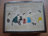 kutija za nakit sa kožnom aplikacijom