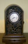 Lijepi dekorativni stojeći sat antiknog izgleda rezbareni