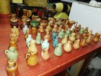 Lot od 63 komada minijatura od glazirane keramike