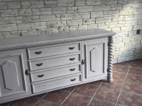 Masivna starinska komoda