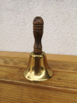 mesing zvono sa drvenom ručkom