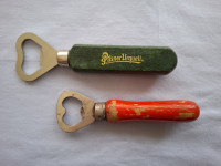 OTVARAČI BOCA. Drvo-metal. Crveni i zeleni. Dva kom. Mob