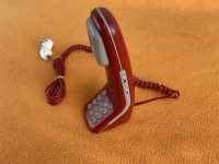 PF 405 - Retro telefon zanimljivog dizajna