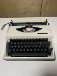 Pisaća mašina Adler Tippa sa engleskom tipkovnicom
