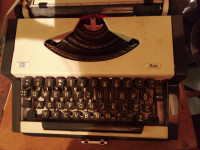 Pisaća mašina "Unis", odlična
