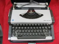 Pisača mašina UNIS - tbm-de Luxe. Sa koferom. Radi. SAND-2