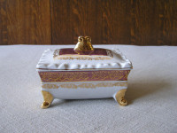 Porculanska posuda za nakit na 4 nožice