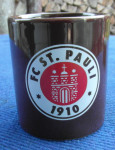 Porculanska šalica nogometnog kluba St. Pauli