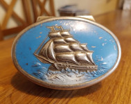 Prekrasna starinska masivna kutijica