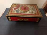 prelijepa Stara drvena slikana  drvena kutuja